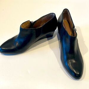 Adrienne Vittadini Black Wedge shoes Size 6.5